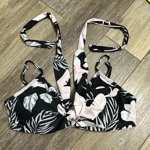 #4) cute top. It can be a crop top or  swim top. New no tag.